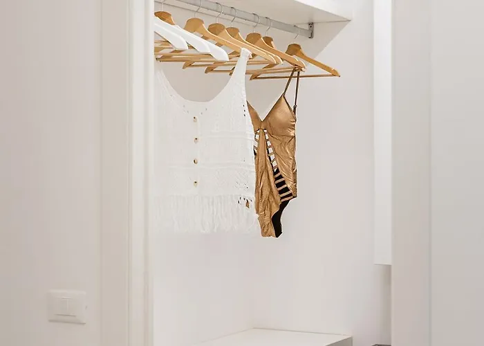 Paradise House - Shell